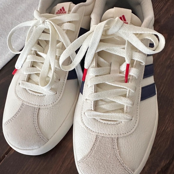 Adidas - Picture 3 of 5